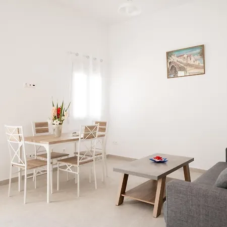 Spilia & Mykonos 아파트호텔 애그라리