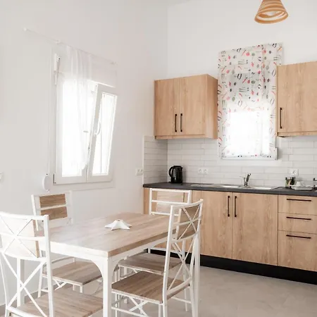 Spilia & Mykonos 아파트호텔 애그라리